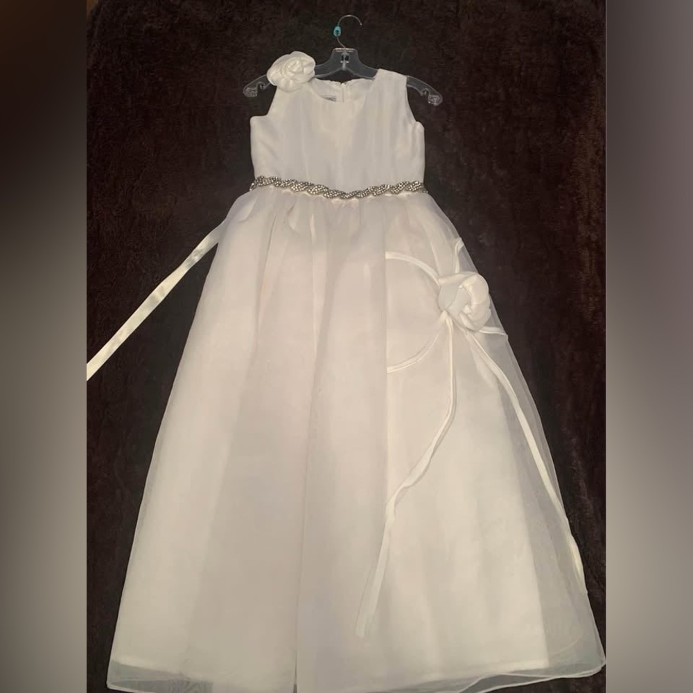 Elegant White Kids Dress with Floral Accents